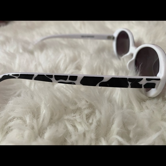 Delia’s Cow Print Sunglasses - Picture 3 of 3